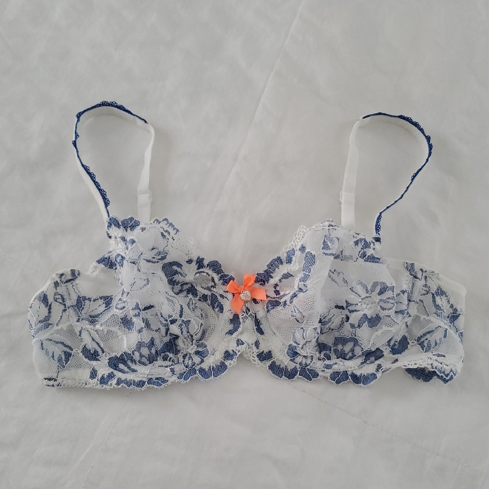 Victoria's Secret Navy And White Unlined Floral Lace Demi Bra 36B